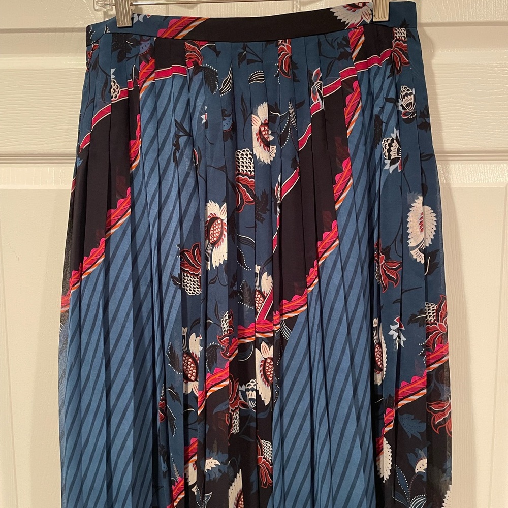 Ann Taylor Blue and Red Floral A-Line Skirt